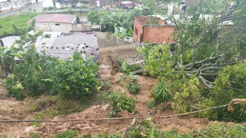 Una niña fallecida y dos heridos dejan fuertes lluvias en Mérida