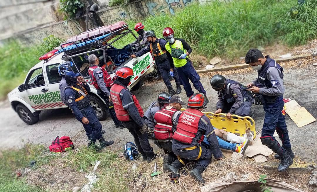 Lanzan a hombre de un piso 2 por no pagar la cuenta en restaurante de Caracas