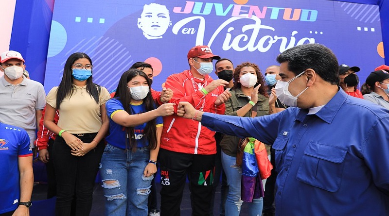 Maduro pide apoyo a la juventud luchar contra la corrupción y el burocratismo