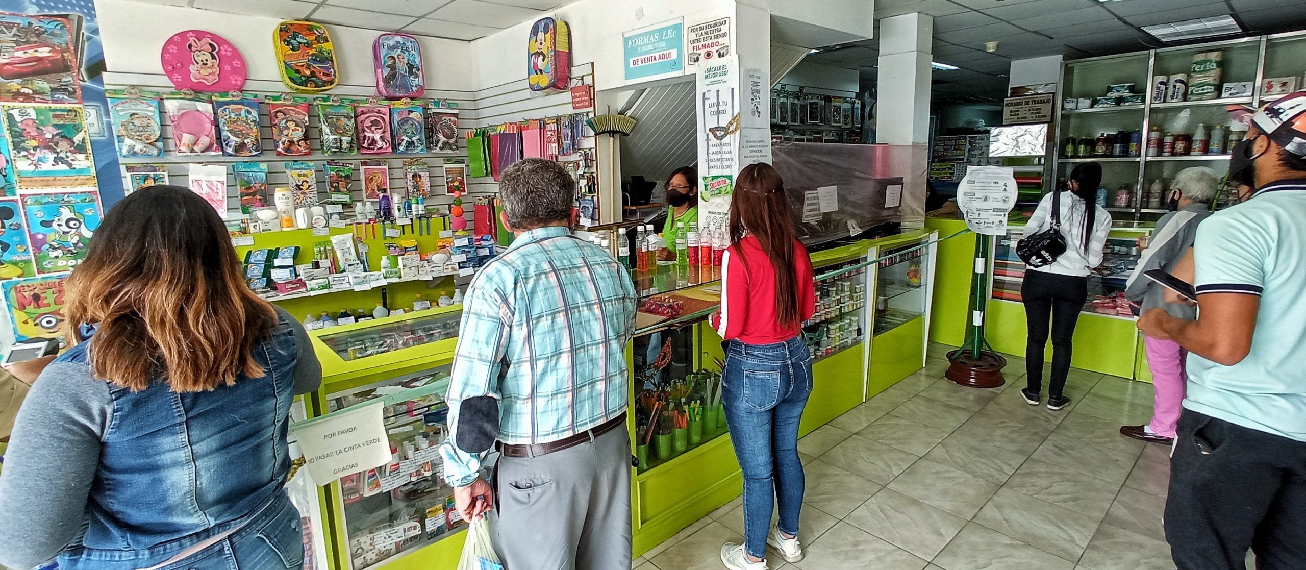 Librerías han tenido que ofrecer otros rubros para mantenerse