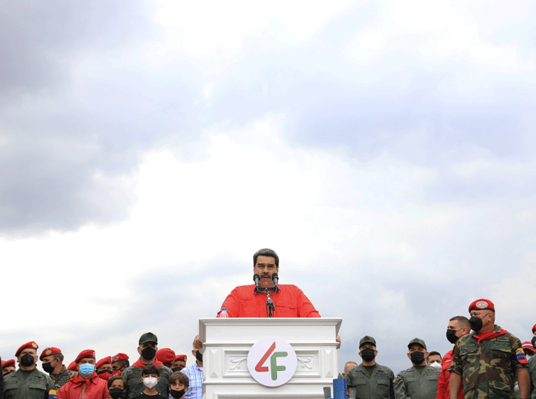 Maduro: 30 años después, estamos de pie en revolución permanente