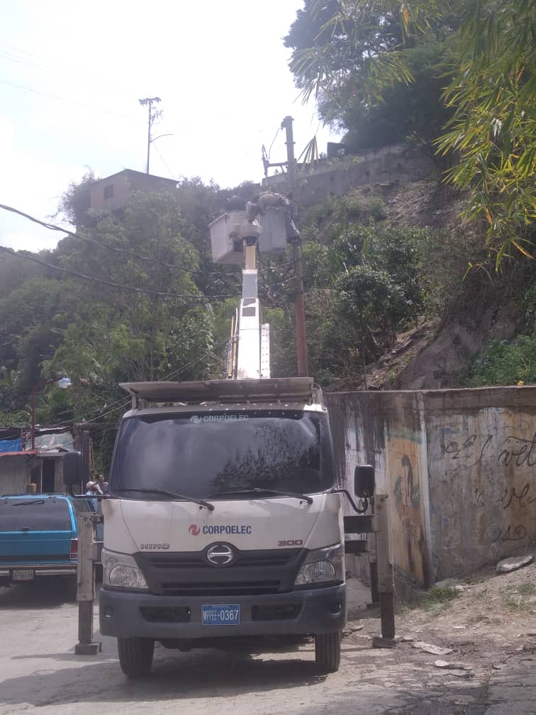 Avanzan trabajos para la recuperación del sistema eléctrico en Los Teques