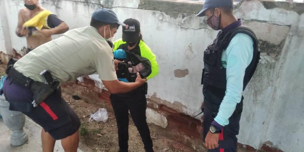 Hallan bebé recién nacida en un cementerio