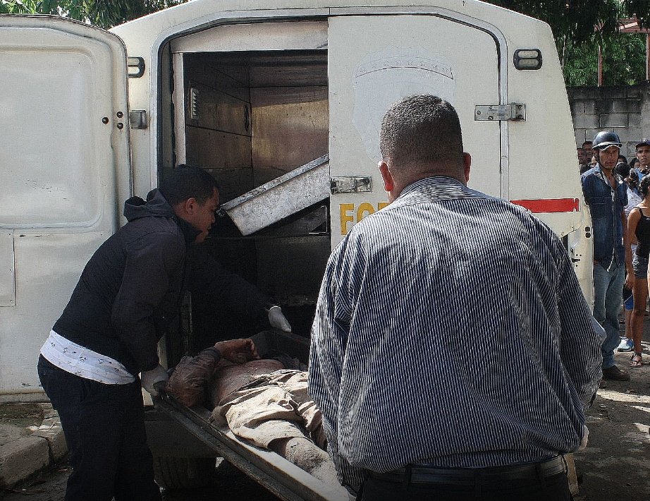 Un mecánico es acribillado con 40 disparos