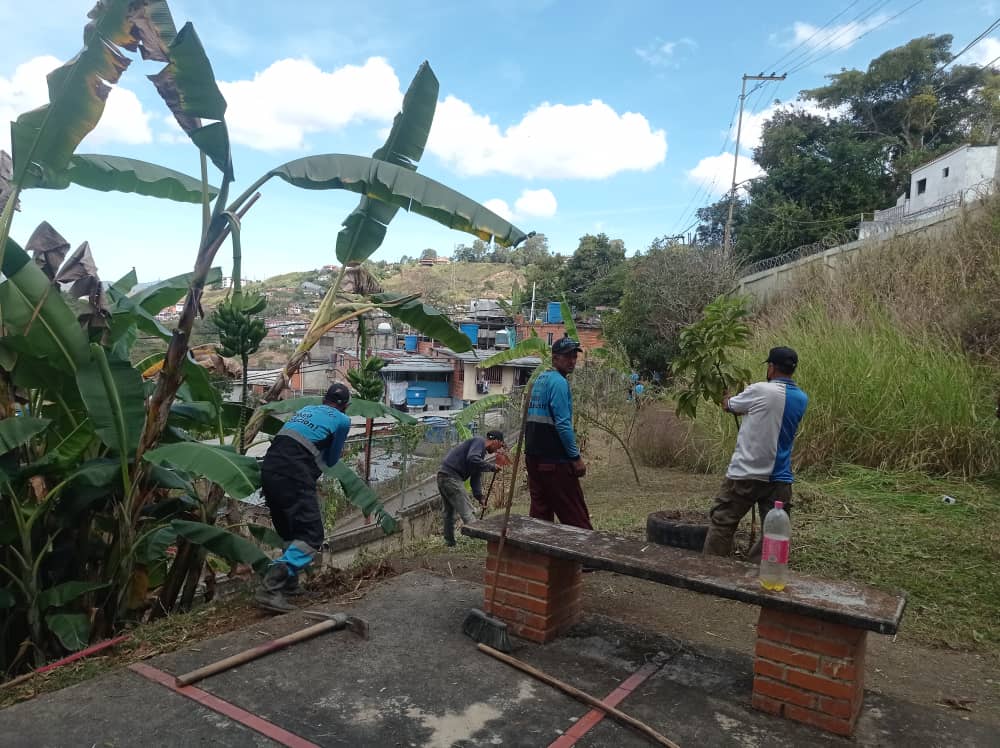 Labores de limpieza en UE Delta Amacuro