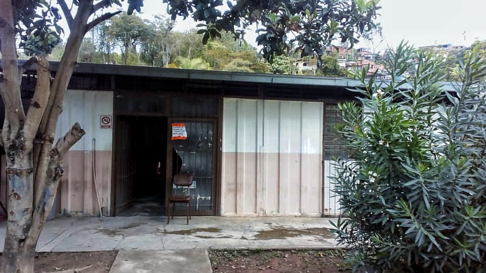 Ambulatorio de la línea a punto del colapso