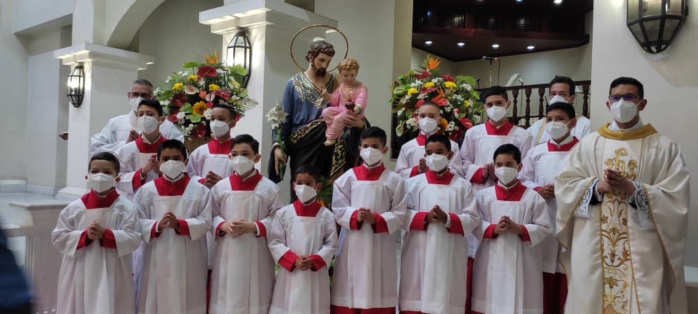 12 servidores del altar fueron bendecidos en el Día de San José