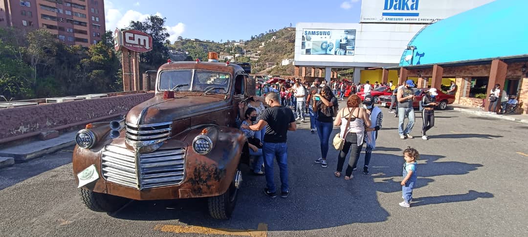 Carros clásicos se tomaron La Cascada