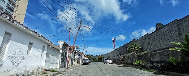 A punto de colapsar un poste