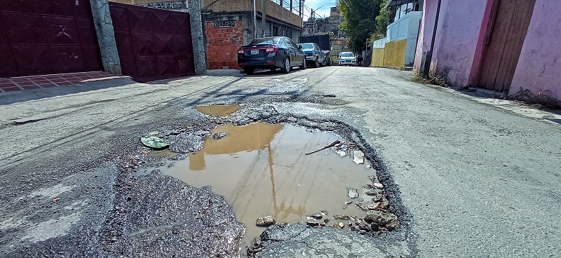 Esperan por reparación de tubería en Santa Rosa