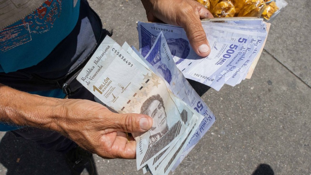 El pago en bolívares gana terreno