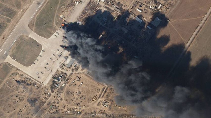Ataque ruso destruye aeropuerto en Ucrania