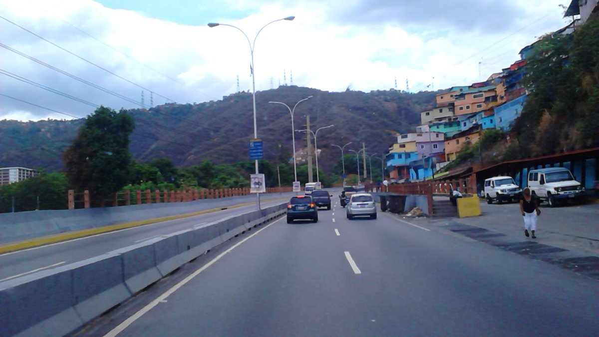 “Conductores de Caracas-Los Teques le facilitan la chamba a delincuentes”