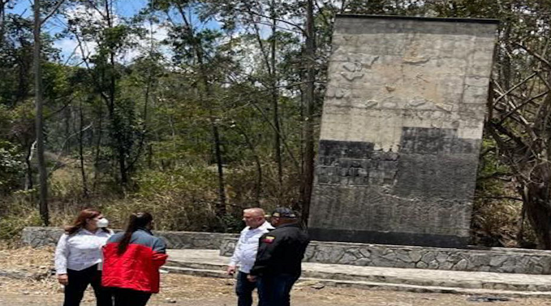 Inspeccionan obra del monumento de entrada a Caracas