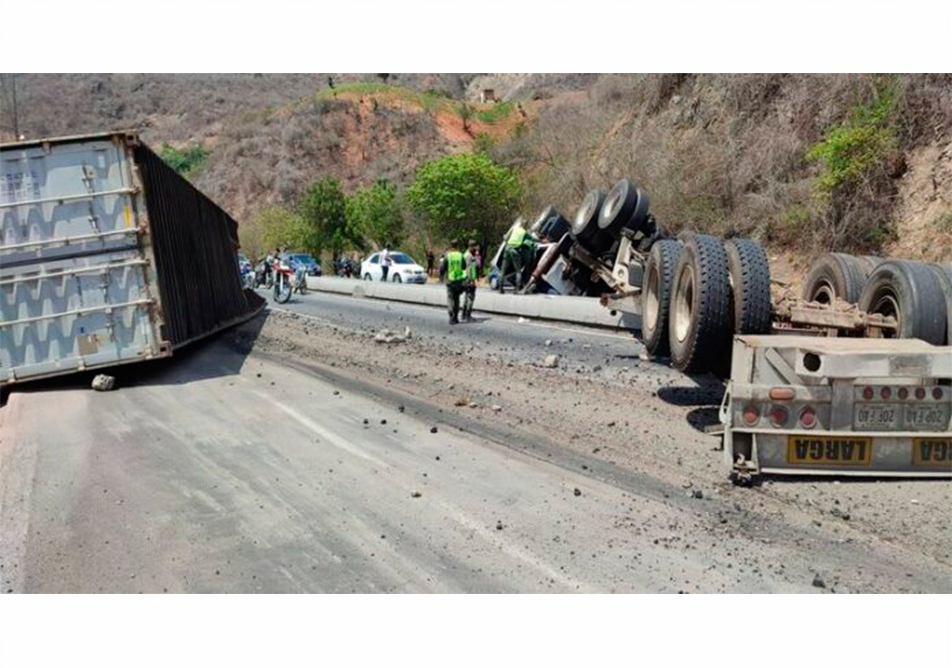 3 muertos por choque de gandola contra varios vehículos en la Caracas-La Guaira