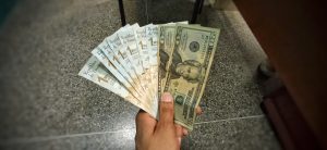 dolares y bolivares, luis maizo