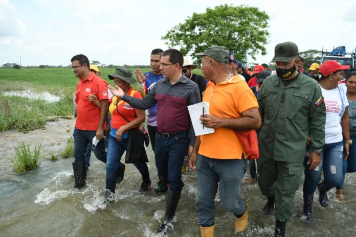 Atienden a familias afectadas por lluvias en Barinas