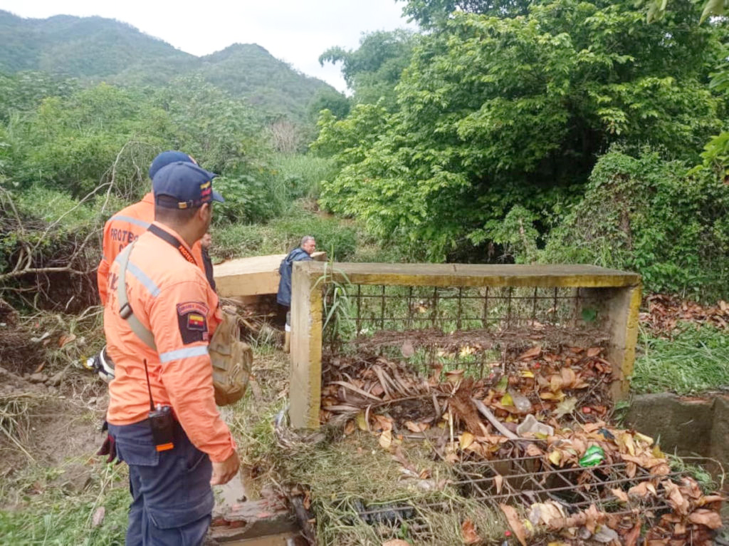 Aguacero causa inundaciones en Guarenas-Guatire