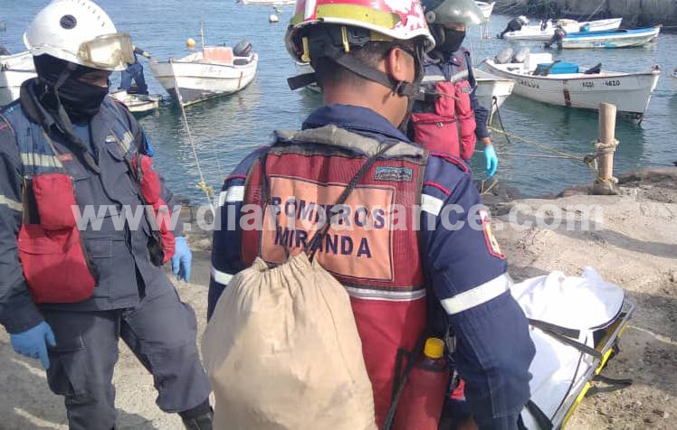 Hallan cuerpo sin vida de joven arrastrado por las olas en playa de La Guaira