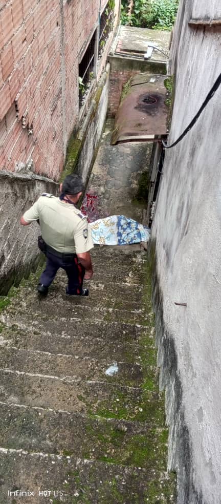 Sexagenario fallece tras presunta caída por escaleras