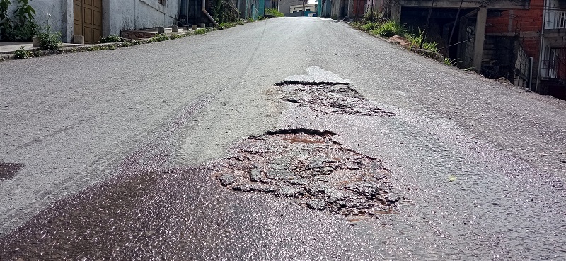 Dos semanas lleva un bote de agua en El Joropo