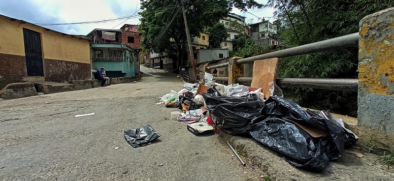Botadero de basura afecta a vecinos de calle Luis Correa