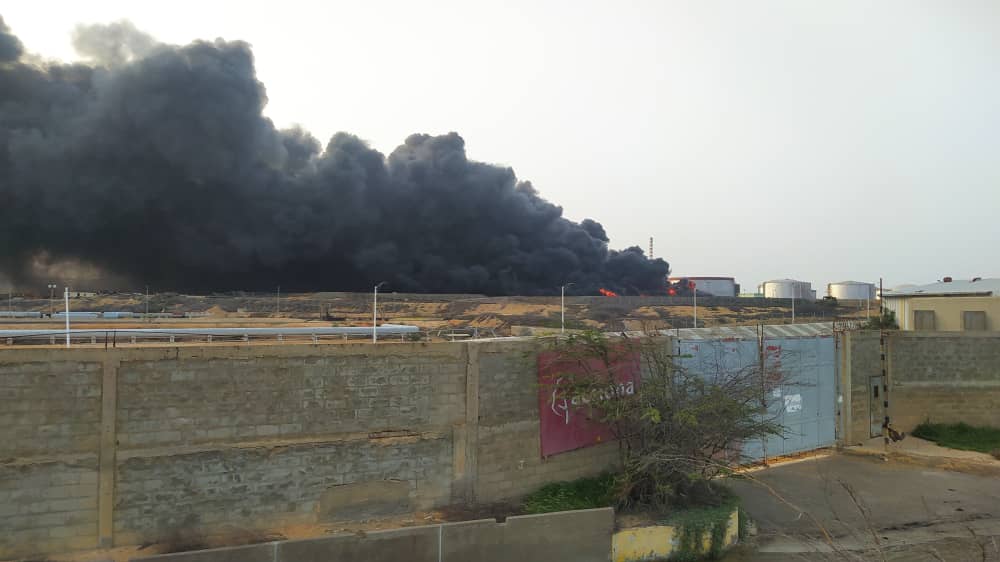 <strong>Incendio en refinería Cardón causa alarma</strong><strong></strong>