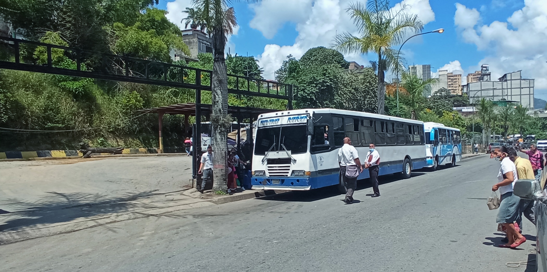 Al menos Bs.240 gasta en transporte un estudiante