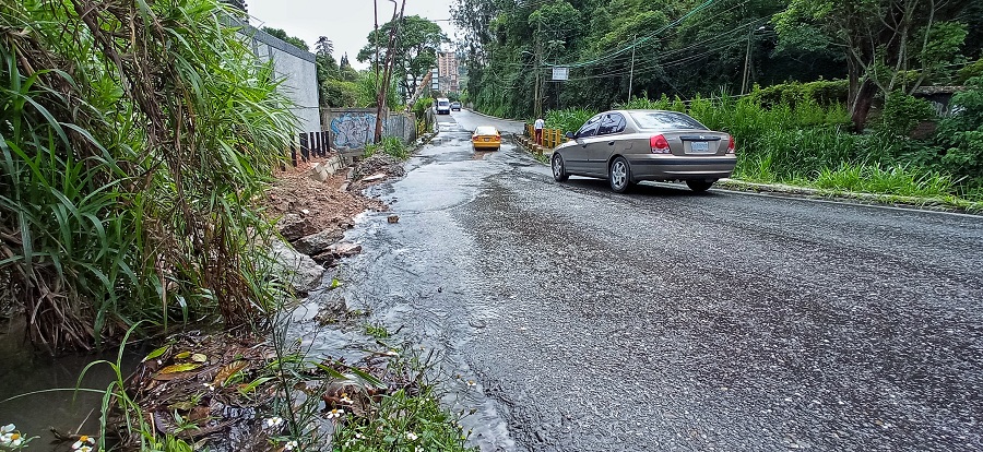 Tubería rota afecta a vecinos de La Morita