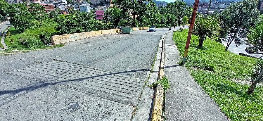 Sotam elimina basurero improvisado en la Francisco de Miranda