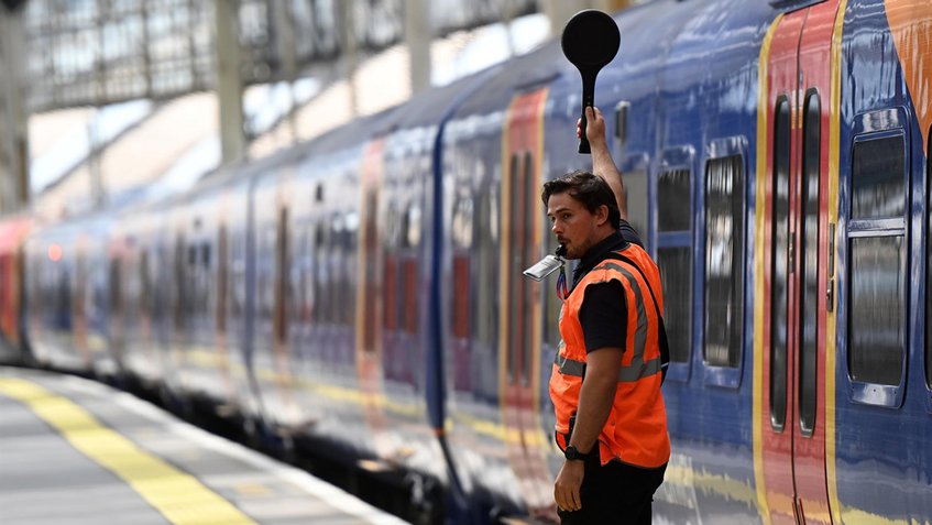 Estaciones de trenes y metro cerradas por mayor huelga británica