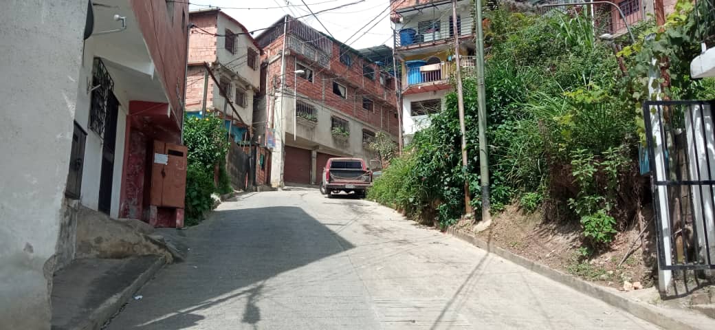 Pasan hasta 25 días sin agua en la calle Vargas