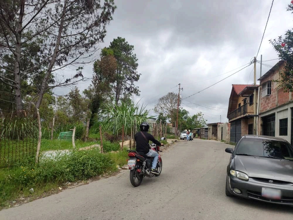 Autobuseros y motorizados circulan a exceso de velocidad