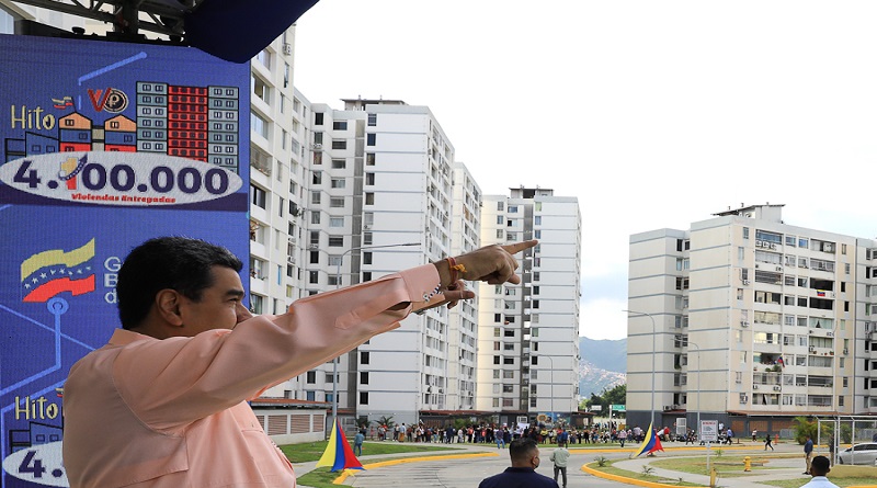Maduro aprobó 6.858,36 petros para viviendas