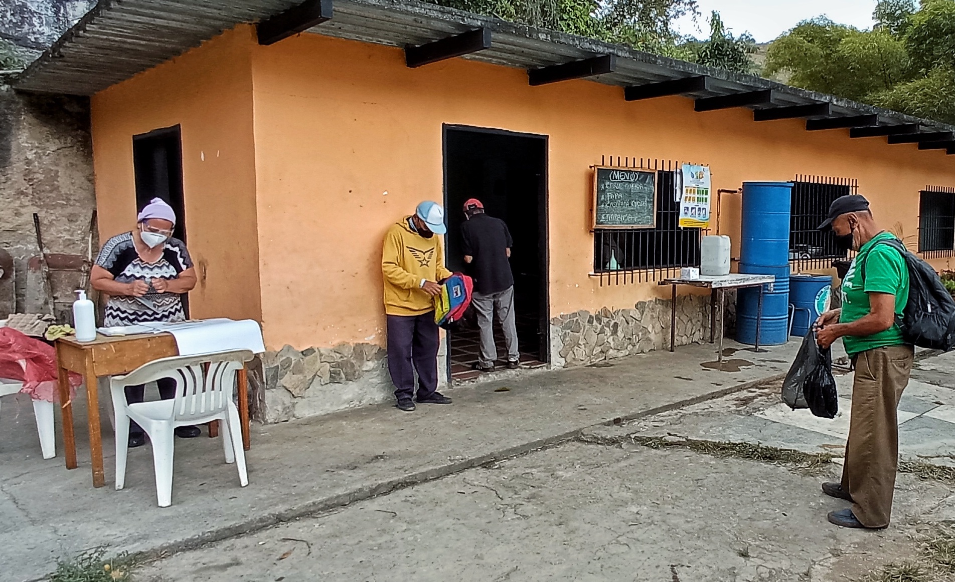 Reanudan servicio de alimentación en comedor Padre Torres