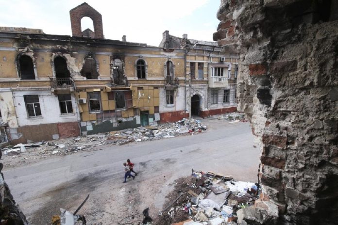Rusia y Ucrania intercambian cuerpos de soldados caídos