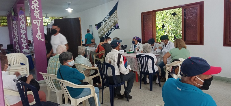 <strong>Ofrecen atención médica a 200 abuelitos</strong>