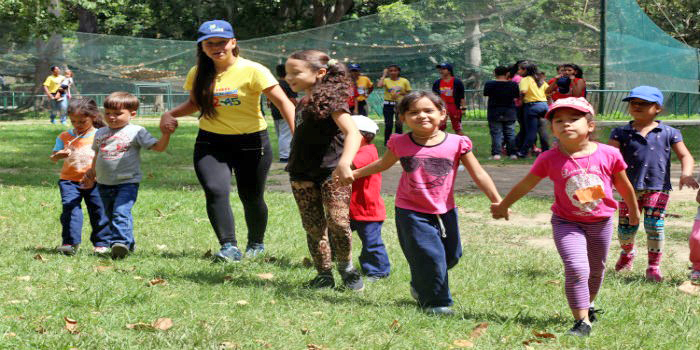 Padres comienzan a buscar planes vacacionales