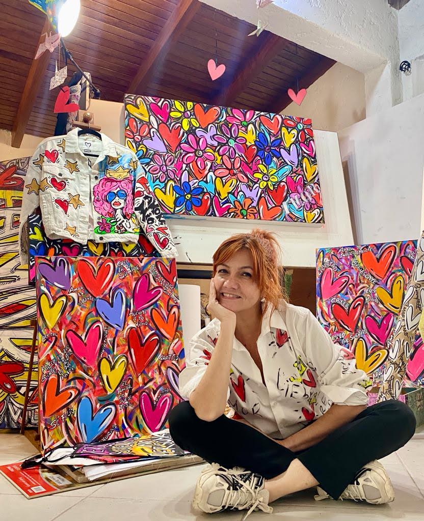 Jenny Caldera apuesta al amor con sus pinturas