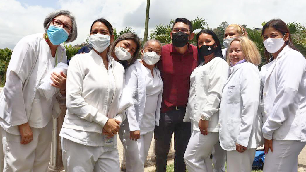 120 enfermeras recibieron dotación de uniformes en Guaicaipuro