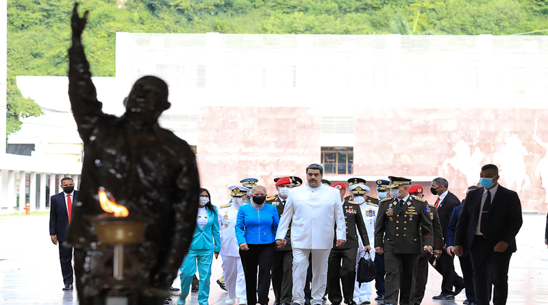 Maduro ratifica al Padrino López como ministro de Defensa