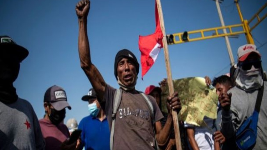 Campesinos secuestraron a reportero para que defienda al mandatario de Perú