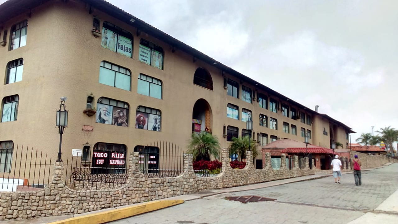 Elevadas tarifas de servicios asfixian a centros comerciales