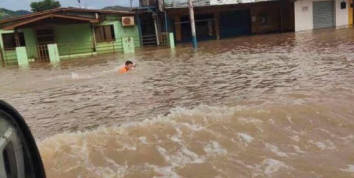 Desbordamiento de río afectó a 80% de una población