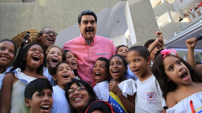 Maduro: Los niños son la luz que alumbran los hogares