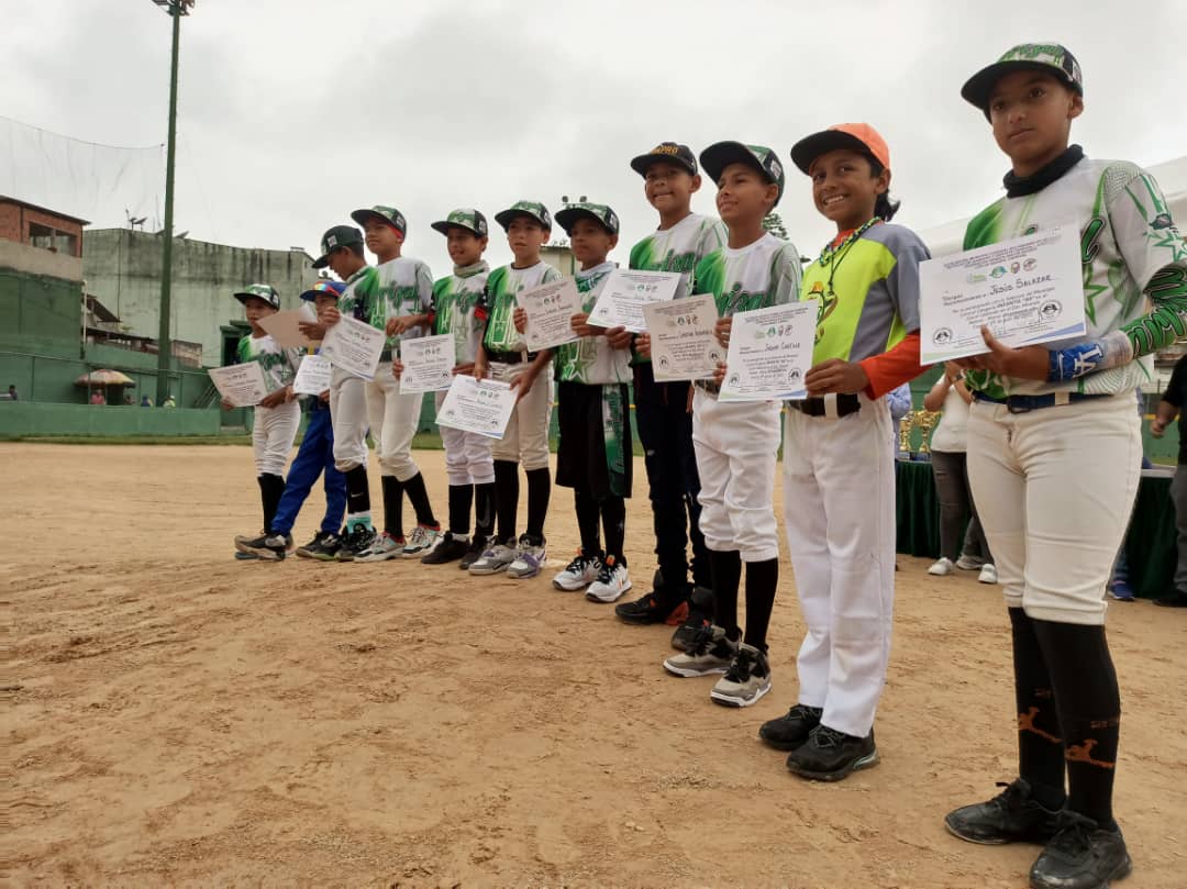 Once atletas del Béisbol Menor fueron reconocidos