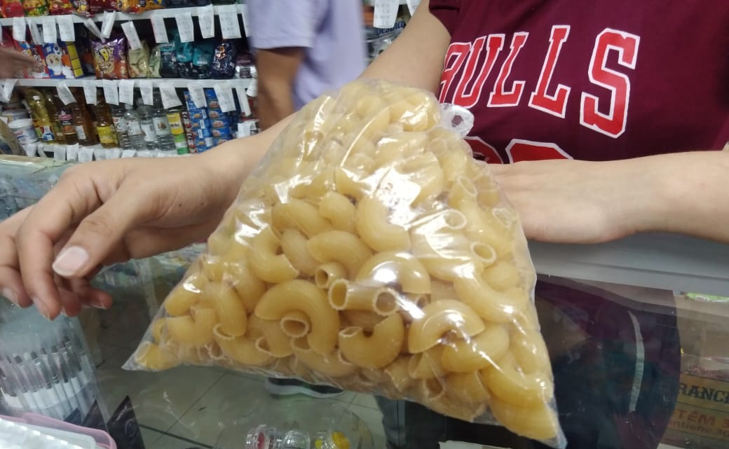 Pasta empacada en bolsas es una opción económica