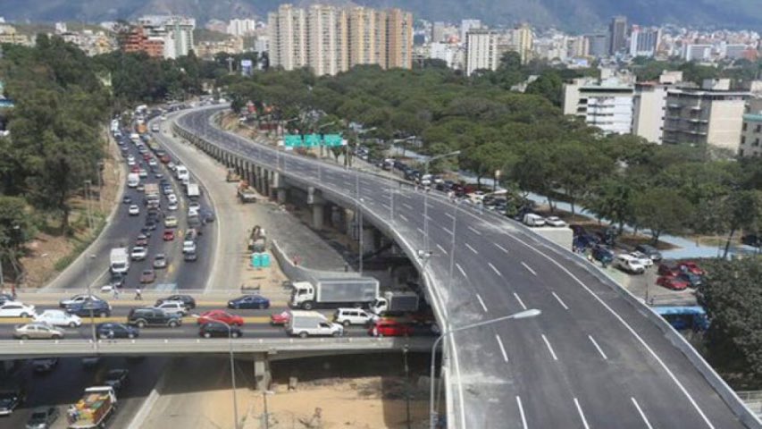Tres muertos por accidente en autopista Cacique Guaicaipuro