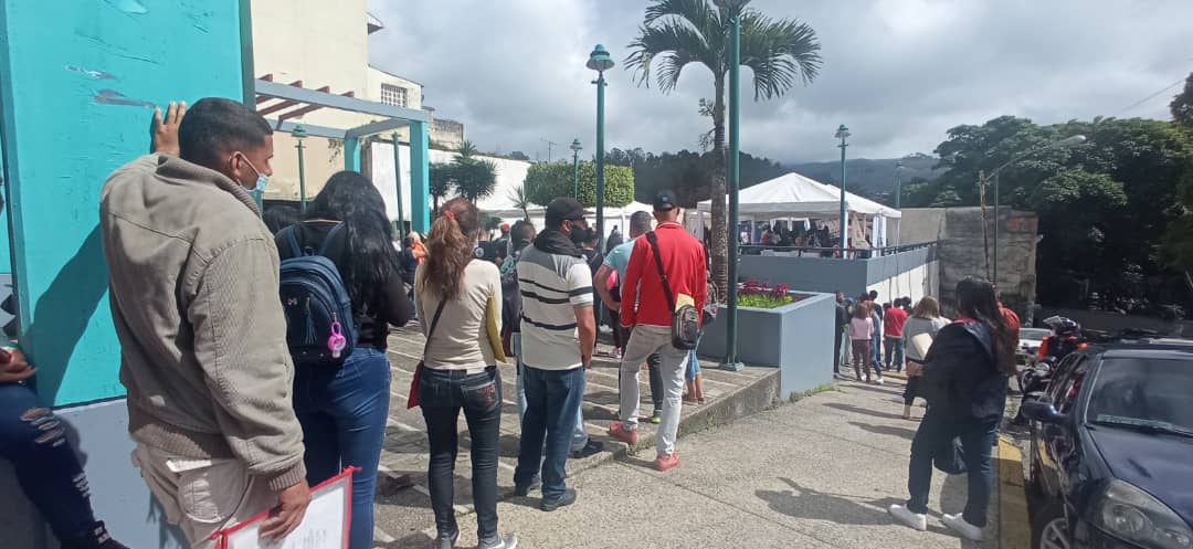 <strong>Un gentío se movilizó a buscar empleo</strong>