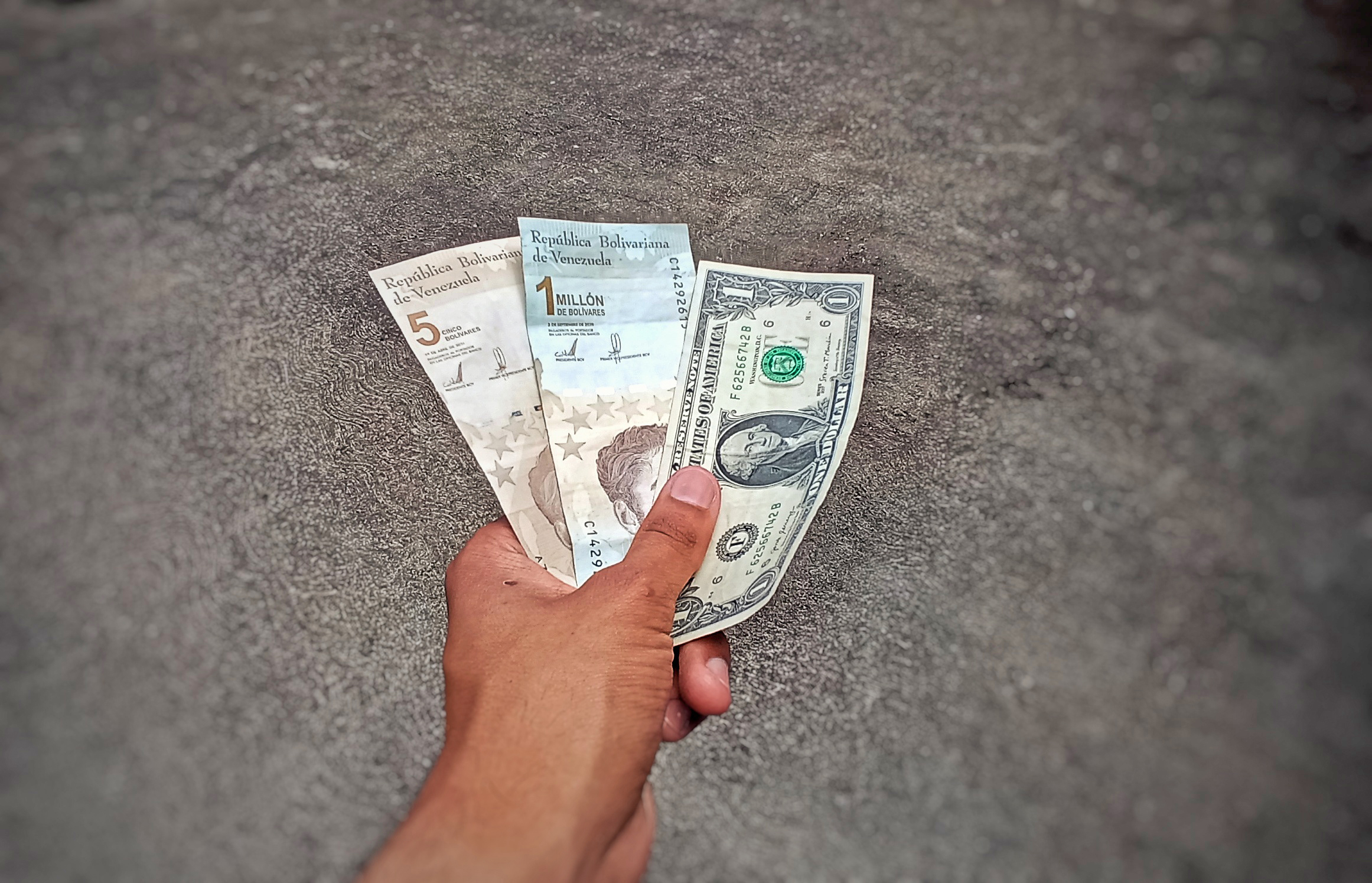 “Los vendedores utilizan su tasa personalizada del dólar”
